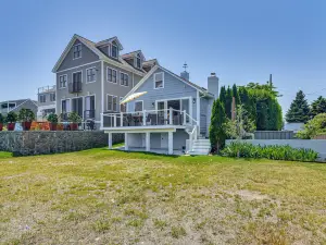 Coastal Portsmouth Home w/ Bay Access Near Newport