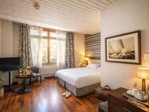 รีเวจ โฮเทล เรสเตอรองต์ ลูทรี