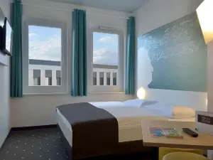 โรงแรม B&B ฮัลเล่ (ซาเล่)