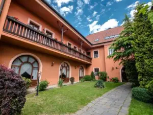 Hotel Octarna - Free on-Site Parking