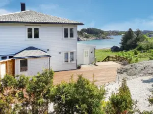 Stunning Home in Hellvik with 4 Bedrooms and Wifi