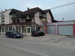 Tri šešira Ljubovija