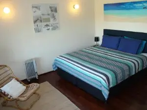 The Beach Shack - Ocean Views, Close to the Beach