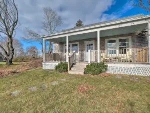 Pauls Cottage in Tenants Harbor, 1 Min to Shore