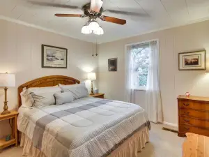 Lakefront Canadian Gem: Hot Tub, Decks & Grills