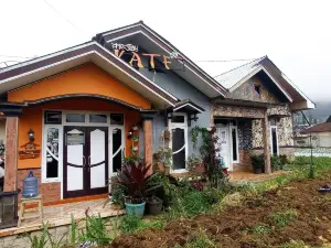 Kates Homestay Dieng Full House