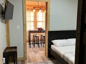 Cozy cottage 4 minutes from Lake Sullivan!