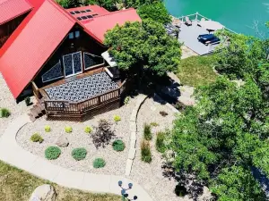 Plenty of Dates in May!  the Retreat is in Full Bloom. Ask about Our Discounts!