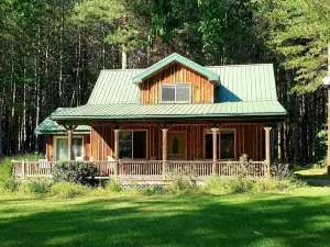 The Classic Cottage - Only one mile from the dunes!