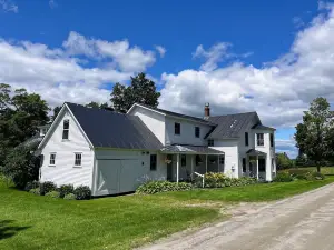 Cabot Plains Farm Stunning Fall Foliage, Mountain Views, Covered Bridge, 4B 3BA