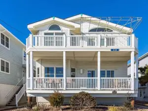 Wow!!! Perfect Ocean Front with Views.