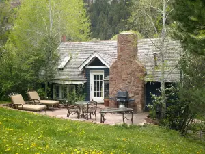 Historic Cottage on Private Estate with Swimming Pool & Tennis Court on Site!