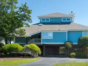 Distant Ocean Views and Spacious Living - Inviting Beach Haven