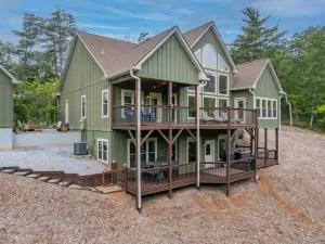 Stunning Mountain Views and Outdoor Living - Enchanting Retreat