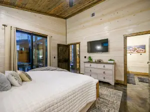 Sauna | Ping Pong | Playset | Pool Table | Sleeps 9