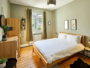 Host & Stay - High Street