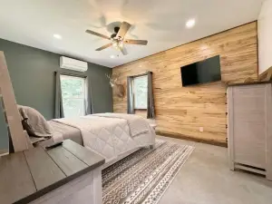 2 Bedroom With Loft - 2.25 miles from  Enchanted Acres Wedding Venues.