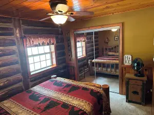 PET FRIENDLY Adirondacks Log Cabin! Lake George, Saratoga, SPAC, Sacandaga