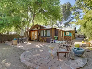 Patagonia Cottage w/ Patio & Yard: Walk to Town!