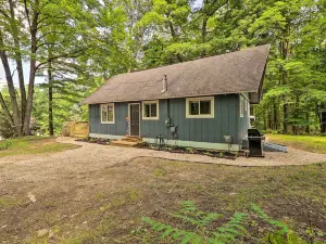 Pet-Friendly Stanwood Sanctuary w/ Fire Pit!