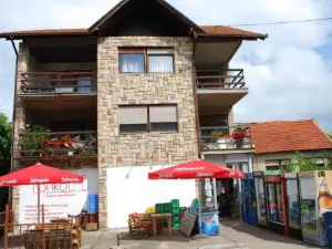 Apartmani ,Studija I Sobe Savić