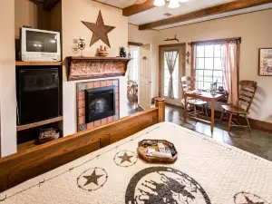 Equinox Inn at Canyon Lake