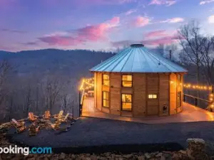 Skyline Yurt: Hot Tub~Wood Stove~WiFi~EVcharger