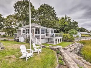 Charming Bristol Cottage w/ Private Beach!