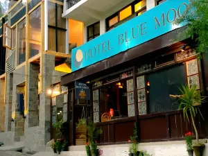 Hotel Blue Moon