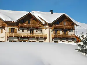 Chalet-Hôtel le Beausoleil, the Originals Relais