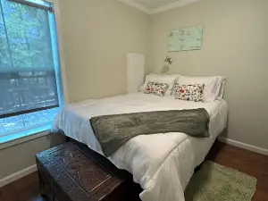 Lily Pad cottage in Wiggins, just 10 minutes to the town center