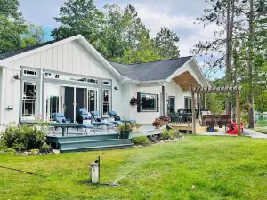Edgewater at Long Lake - Lakeside Jacuzzi, Fireplace, Pet Friendly, Pontoon Boat