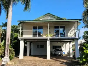 Tranquil Tropical 4 Bedroom House with Spa