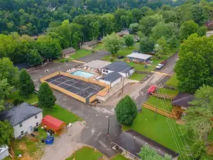 Experience Lake Cumberland at Burnside Bungalow: Private Dock, Pool Access!
