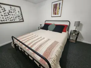 Dorothy - Apartment suite in Hamilton, MO!