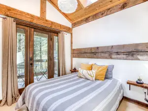 Dog-Friendly Riverfront Gem w/ a Private Hot Tub, Gas Fireplace, & Free WiFi