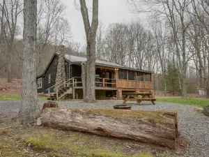 Charming Cabin Retreat - Fire Pit, Covered Porch, More