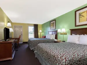 Days Inn by Wyndham Lamont/Monticello