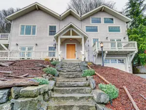 Luxury Vashon Vacation Rental w/ Beach Access!