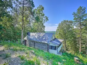 Pet-Friendly Speedwell Cabin, 1 Mi to Water!