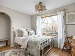 Lakefront Luxury on Lake Manitou - Modern Comforts & Stunning Views