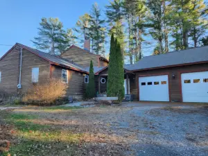 Spacious Pet Friendly Waterfront w/ Hot Tub & Yogo Studio-Sleeps 12!