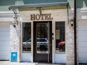Arletti Hotel
