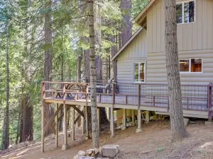 15 Mi to Ski Resort: Cozy Cabin Near Long Barn!