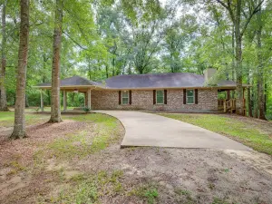 Peaceful Lucedale Hideaway on Private Acerage!