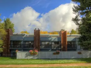 Shadow Mountain Lodge