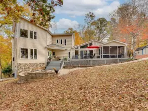 Cheerful Lake Wylie Home with Fire Pit!