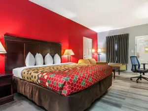 Econo Lodge Inn & Suites