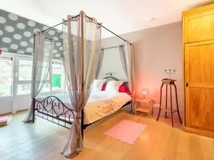 Tranquil Retreat in Hamoir, Belgium - Perfect for Families & Friends