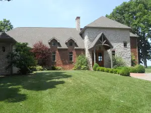 Quincy Luxury Huge Magnificent Mansion Mississippi River!  SPECIAL!